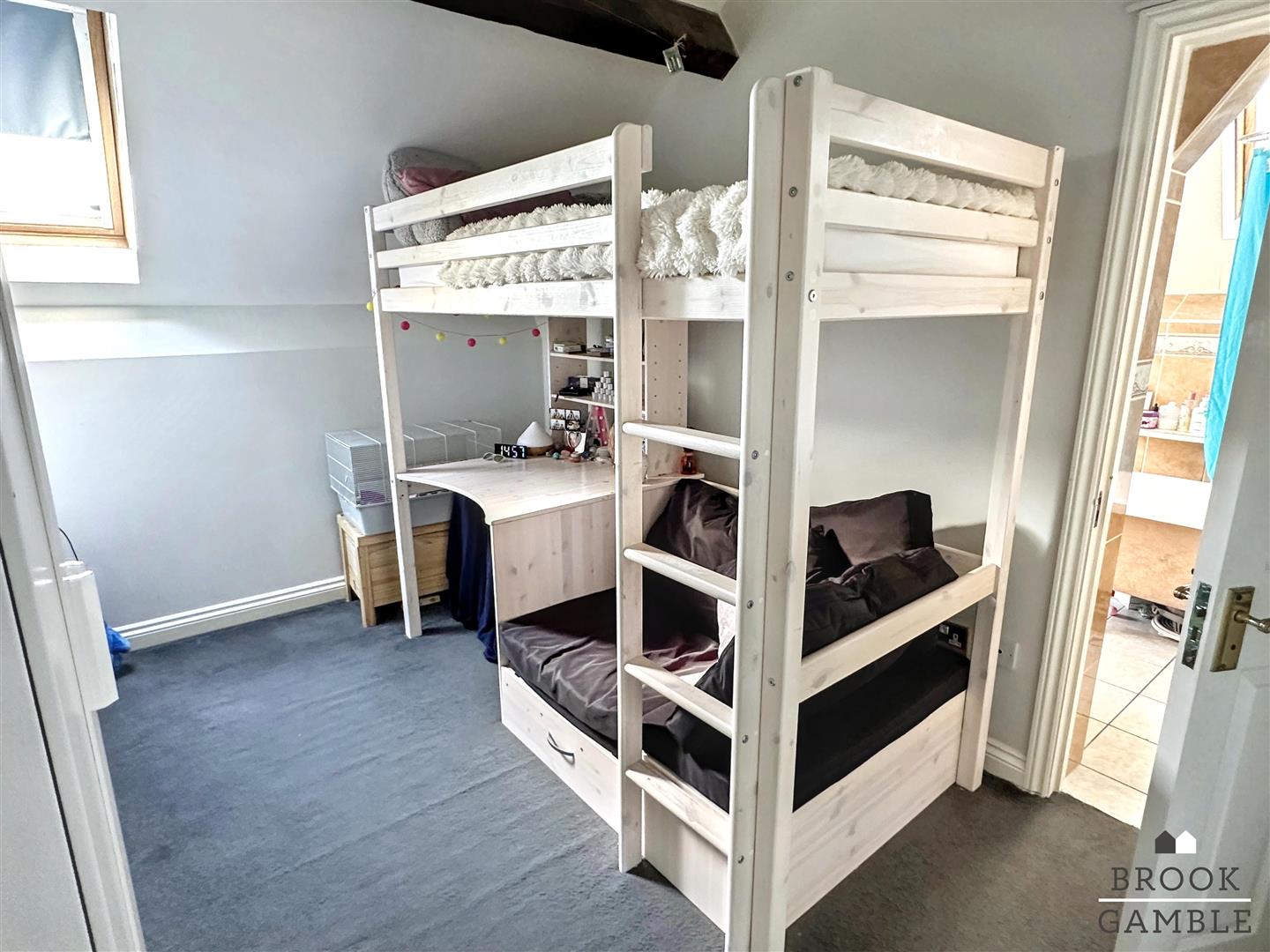 2 Bedroom Apartment - Purpose Built. Sussex Mansions in Eastbourne, East Sussex 8